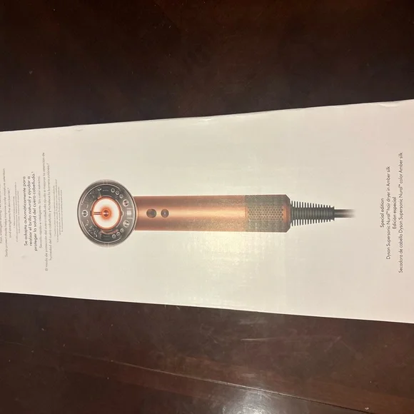 Dyson Supersonic Nural™ hair dryer
(Amber silk) - Picture 4 of 7